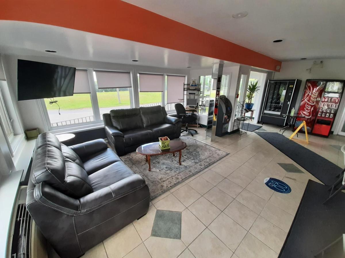 Howard Johnson By Wyndham Woodstock Nb Ngoại thất bức ảnh