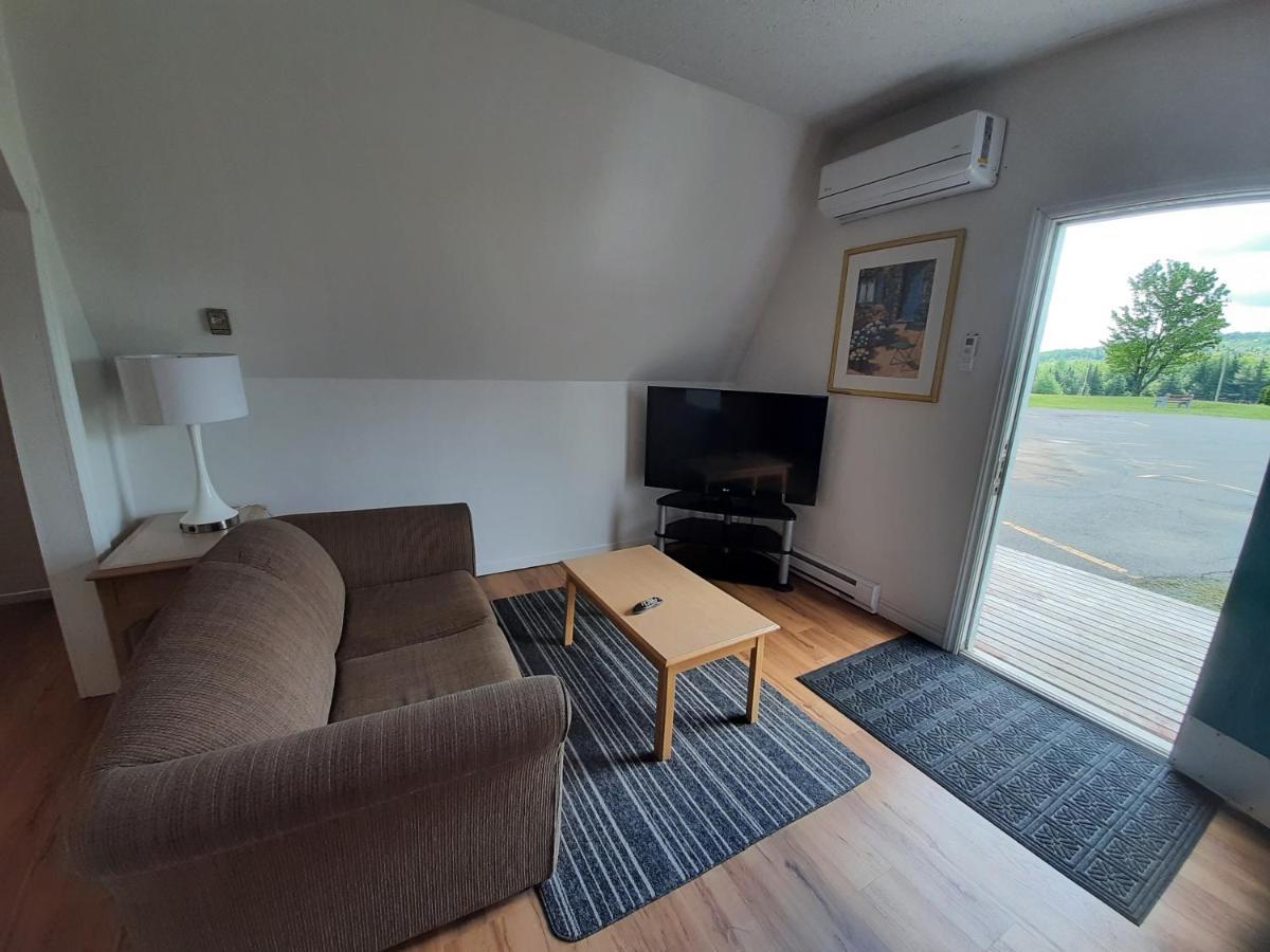 Howard Johnson By Wyndham Woodstock Nb Ngoại thất bức ảnh